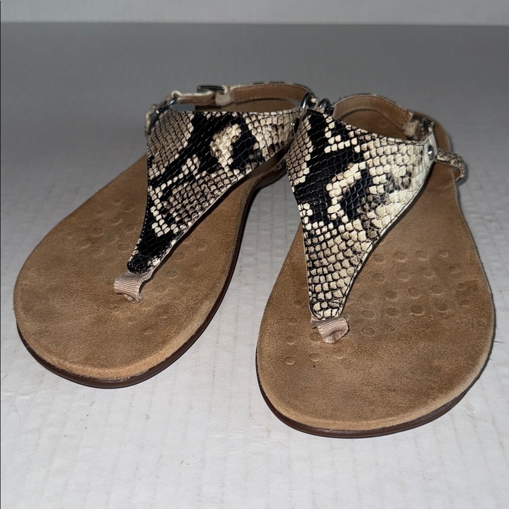 Vionic Kirra Snakeskin Print T Strap Back Strap Sandals - Picture 3 of 12